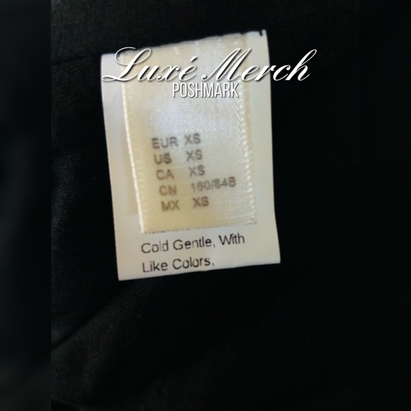 ✨♠️Gold and Black Sequin mini skirt♠️✨ - Picture 3 of 5